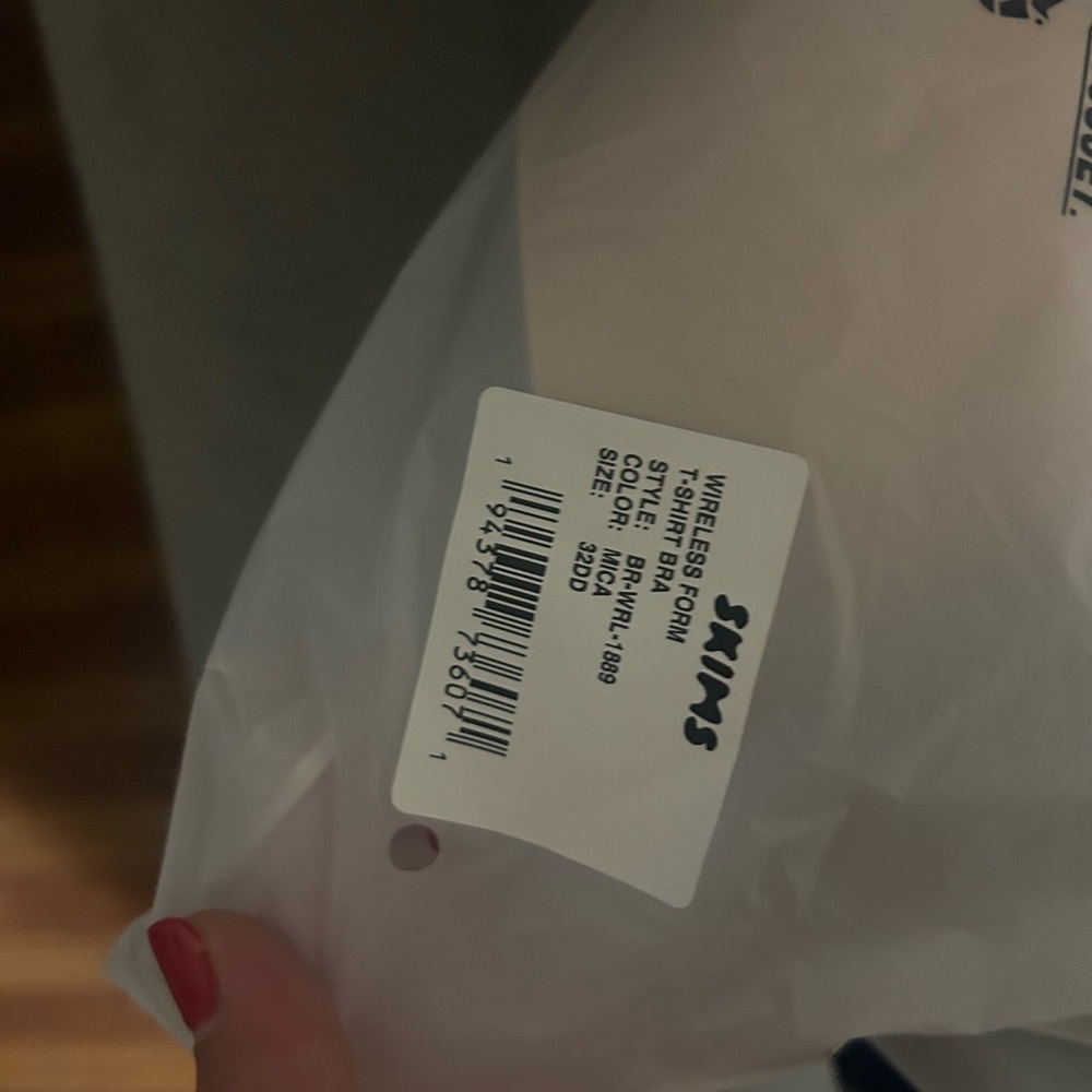 SKIMS Wireless Bra in Mica